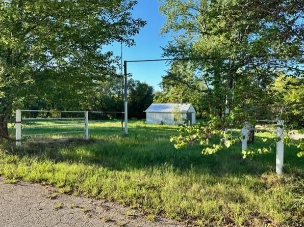 608 E Douglas St, Nevada, MO 64772