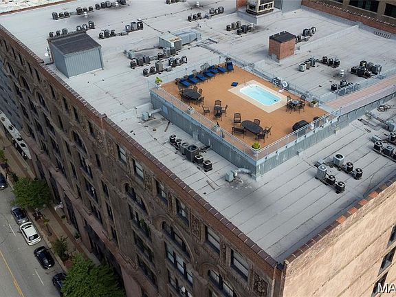 3rd image of 1113 Washington Ave #215