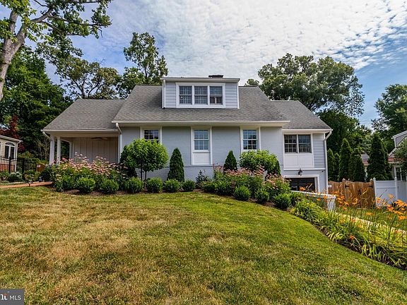 2nd image of 904 Waynewood Blvd