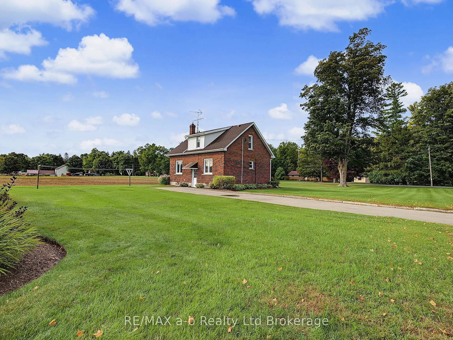 3 bed, $3,000 — Photo 2