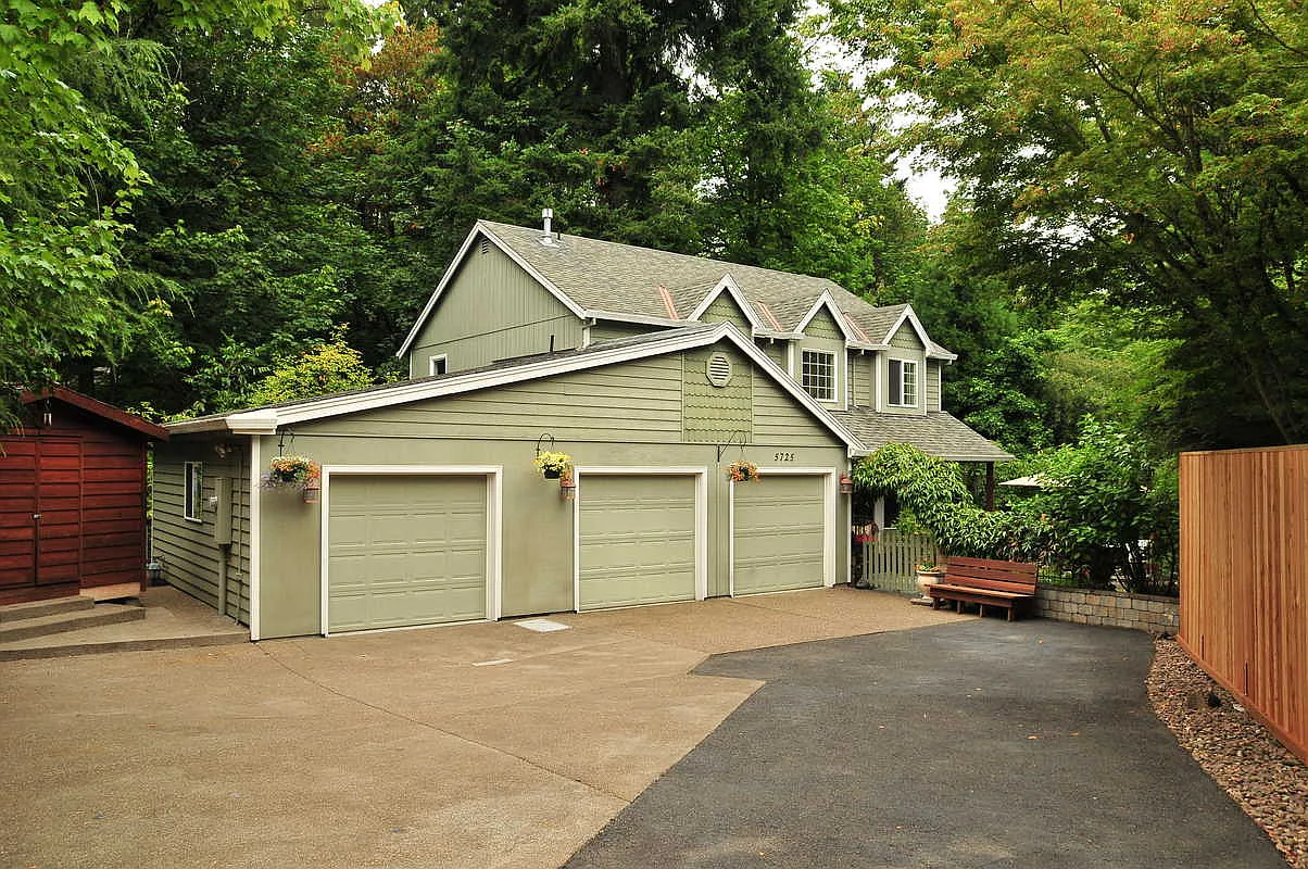 5725 Robert Moore St photo 1