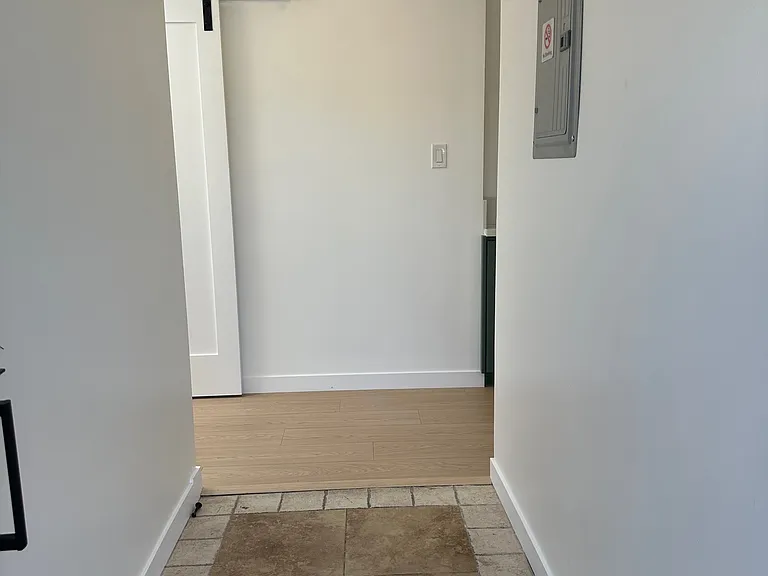 1611 E Glenoaks Blvd #1/5 — Photo 6