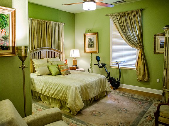 1st Floor Master Bedroom