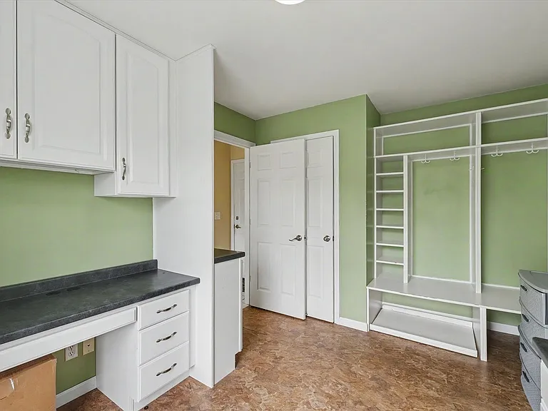 2401 Peppertree Pl — Photo 25
