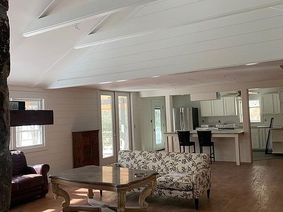 3rd image of 160 Strawberry Ln