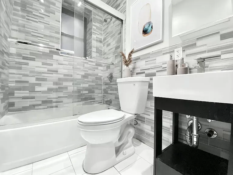 307 W 114th St #1C — Photo 3