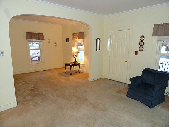 2nd image of 605 Pine St