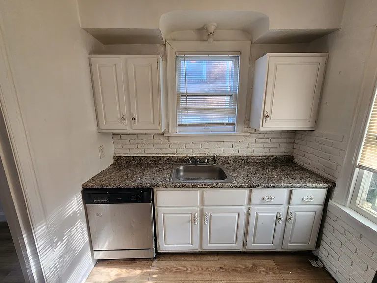 22 N Harvey Ave — Photo 4