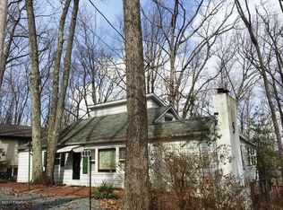 409 Sunset Forest Dr, Hawley, PA 18428