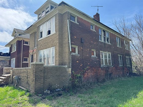 2nd image of 3417 Gray St