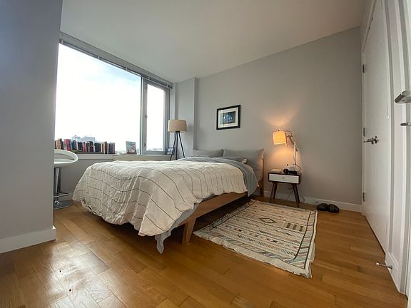 4th image of 55 Berry St #4Y