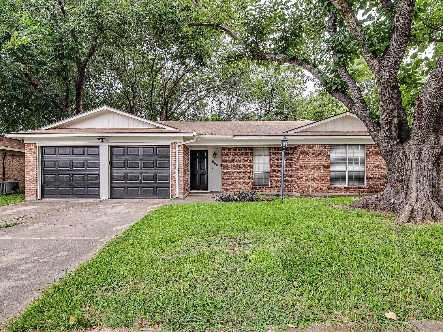 648 Sue Ann Ln — Photo 1