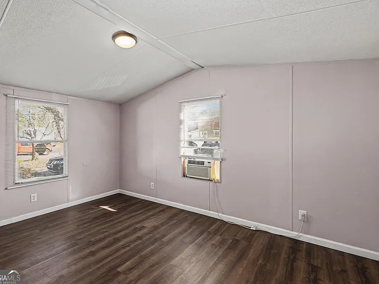 73 Lillian Cir — Photo 16