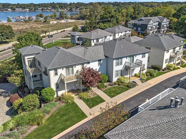 211 Garden Ter #B11, Douglas, MI 49406