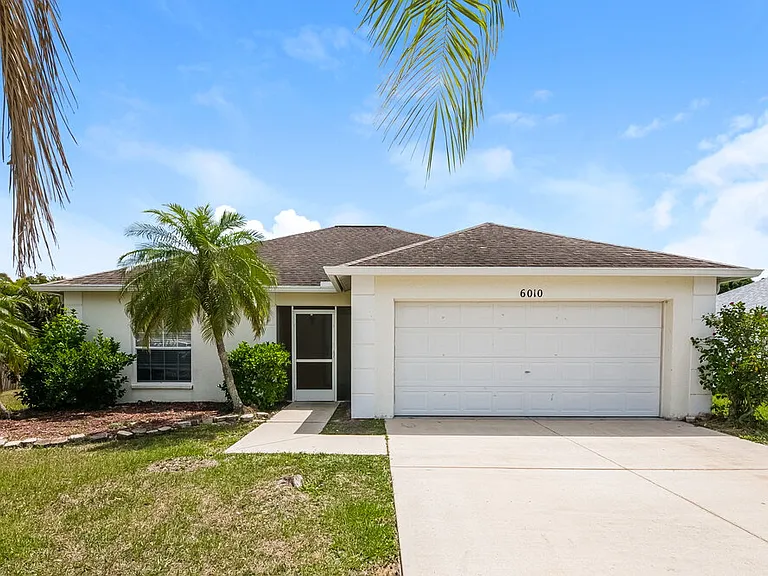 6010 33rd Dr E — Photo 1