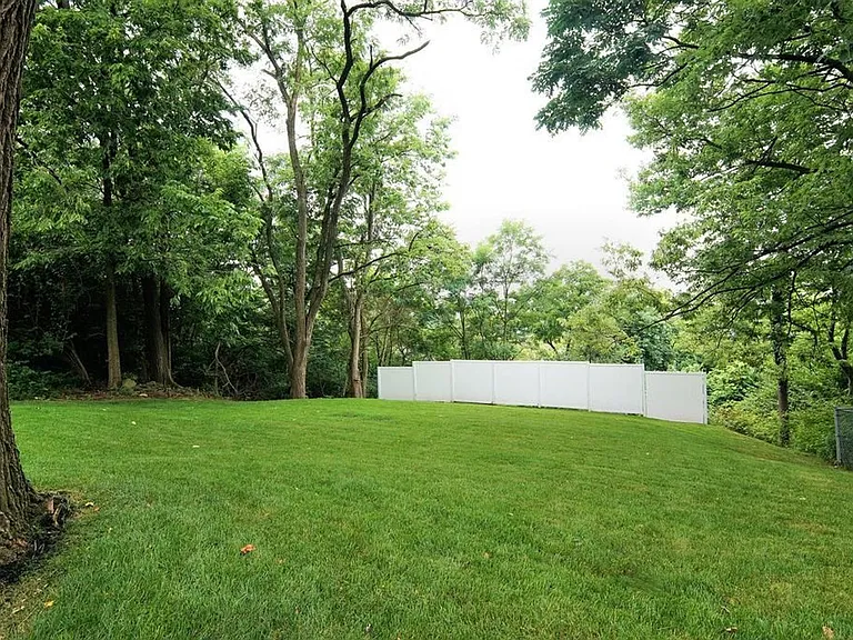 2965 Deckebach Ave — Photo 4