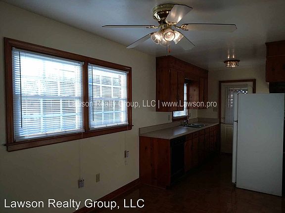 5th image of 2820 Arrington Dr NE