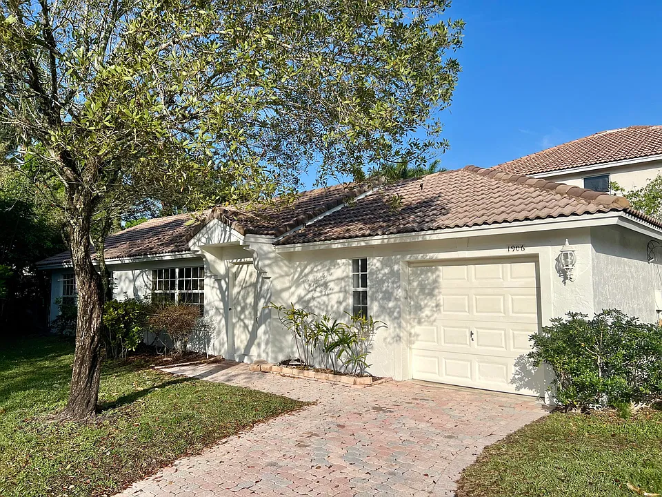 1906 Capeside Cir