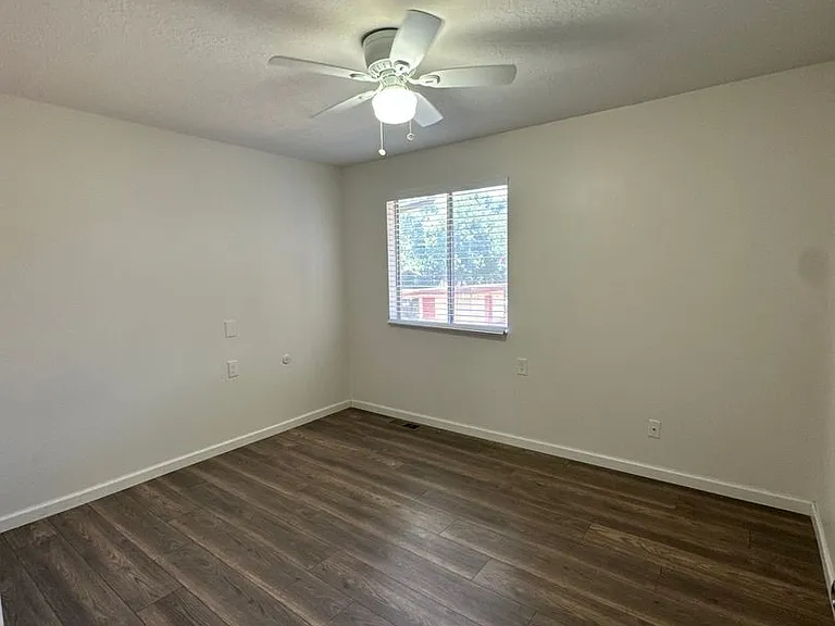 745 E Lazon Dr — Photo 9