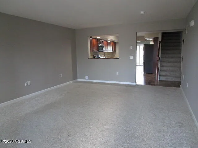 820 Baker St — Photo 5