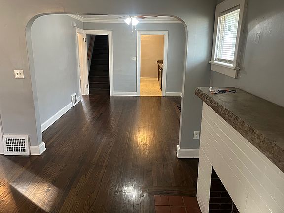 5th image of 5938 Forest Ave