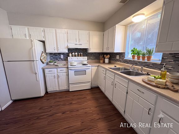 3rd image of 1017 Delaware Dr APT 2