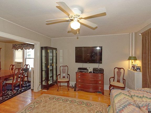 5th image of 62 Pinewood Ave
