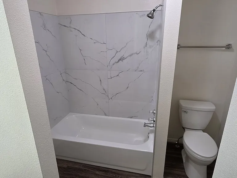 FULL BATHROOM, SHOWER, TUB, AND TPOILET