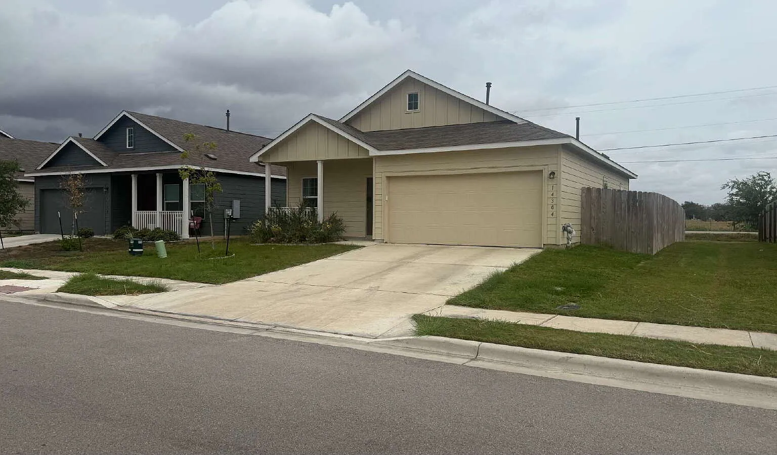 3 bed, 2.0 bath, 1051 sqft, $1,880 — Photo 1