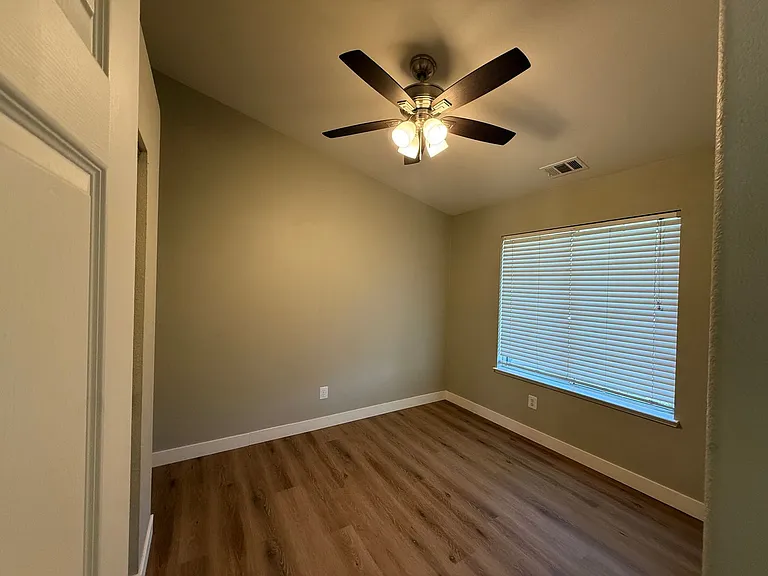 16664 Sheffield St — Photo 5