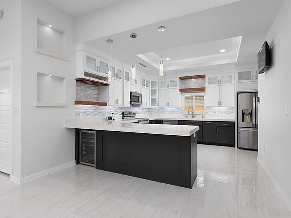 5th image of 6801 Woodlands Ave