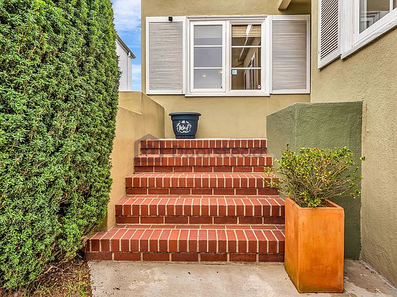 5th image of 50 Rossmoor Dr