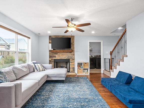 5th image of 405 Calamian Ct
