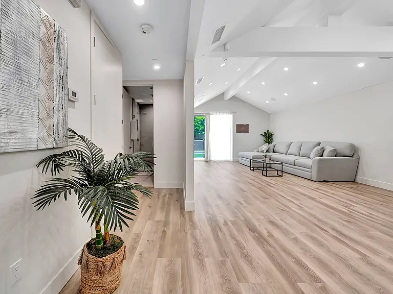 6747 Colgate Ave — Photo 16