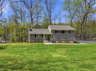 100 Old Fort Rd, Bernardsville, NJ 07924