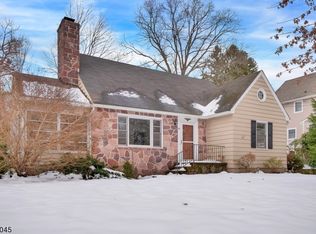 30 Woodward Ave, Bloomingdale, NJ 07403