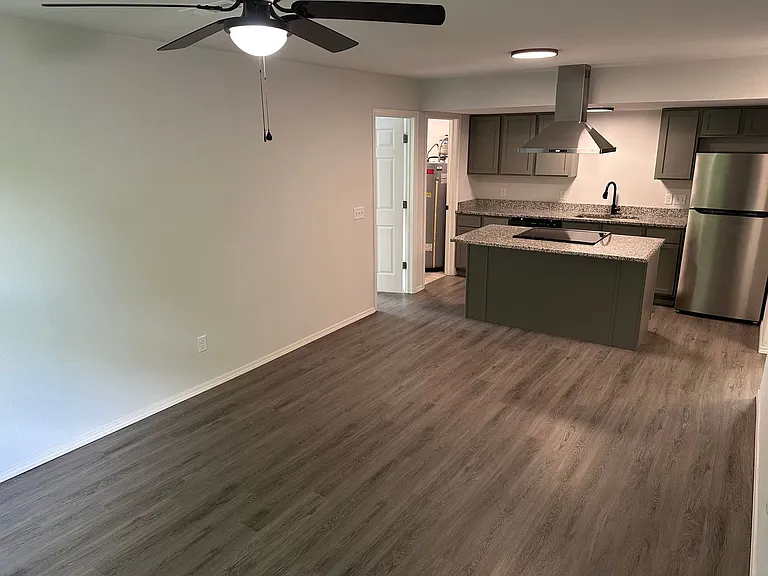 1203 W Backus Ave — Photo 6