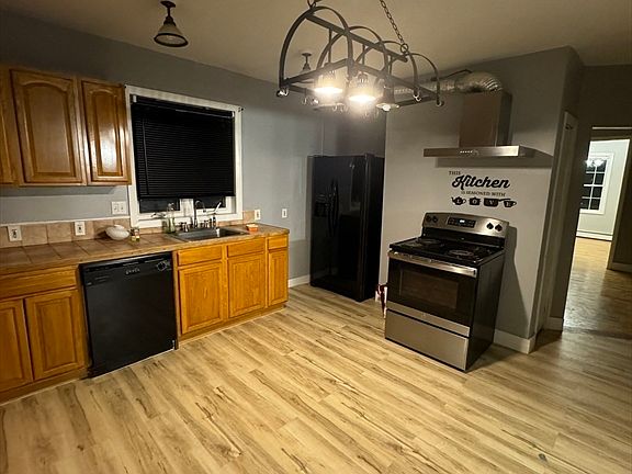 2nd image of 93 Sterling St