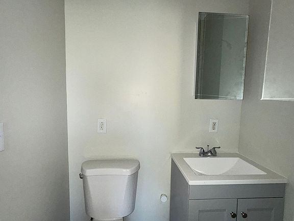 5th image of 96 Eaton Pl #1A