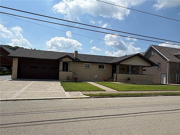 3rd image of 458 Bow St