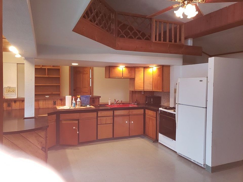 1st image of 336 1/2 E Main St