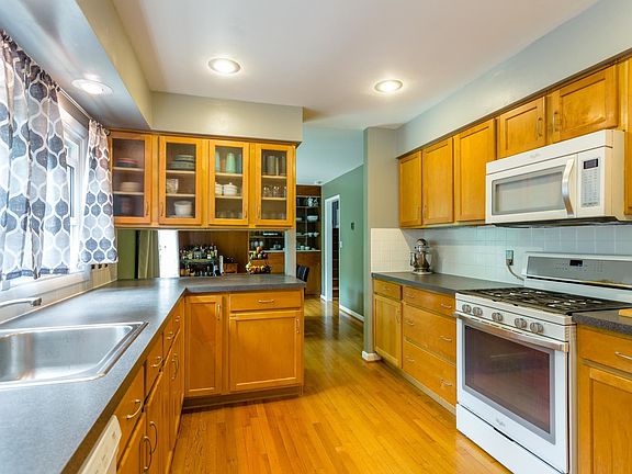 5th image of 1039 Chestnut Dr