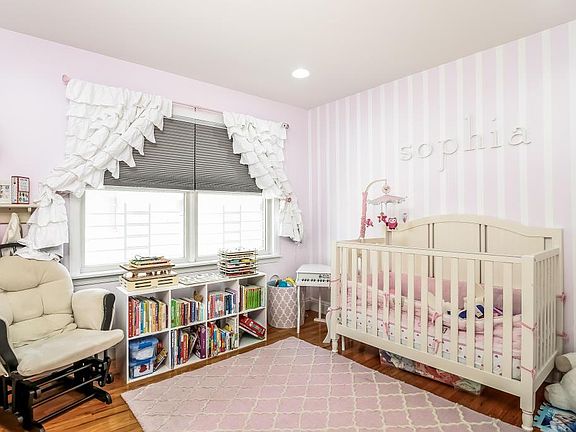 4th image of 207 Murray Ave #1
