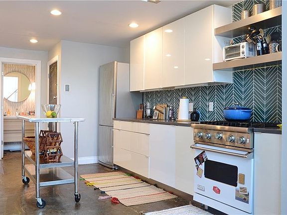 5th image of 500 Delaware St #104