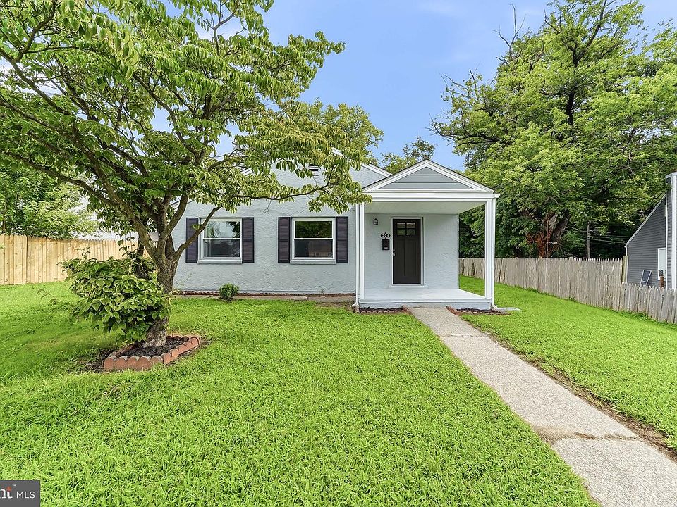 1st image of 304 Frazer Pl