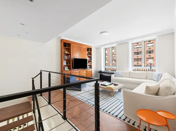 330 East 72nd Street image 10 of 13