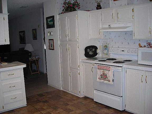 2nd image of 648 Tulip Cir W