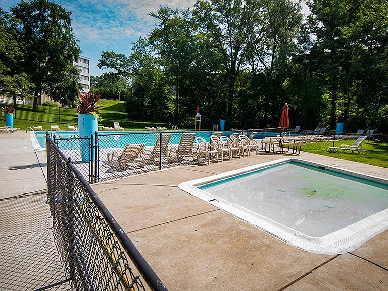 Heritage Park Apartments Pool 10