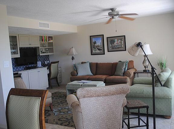 4th image of 1009 Captains Court Dr