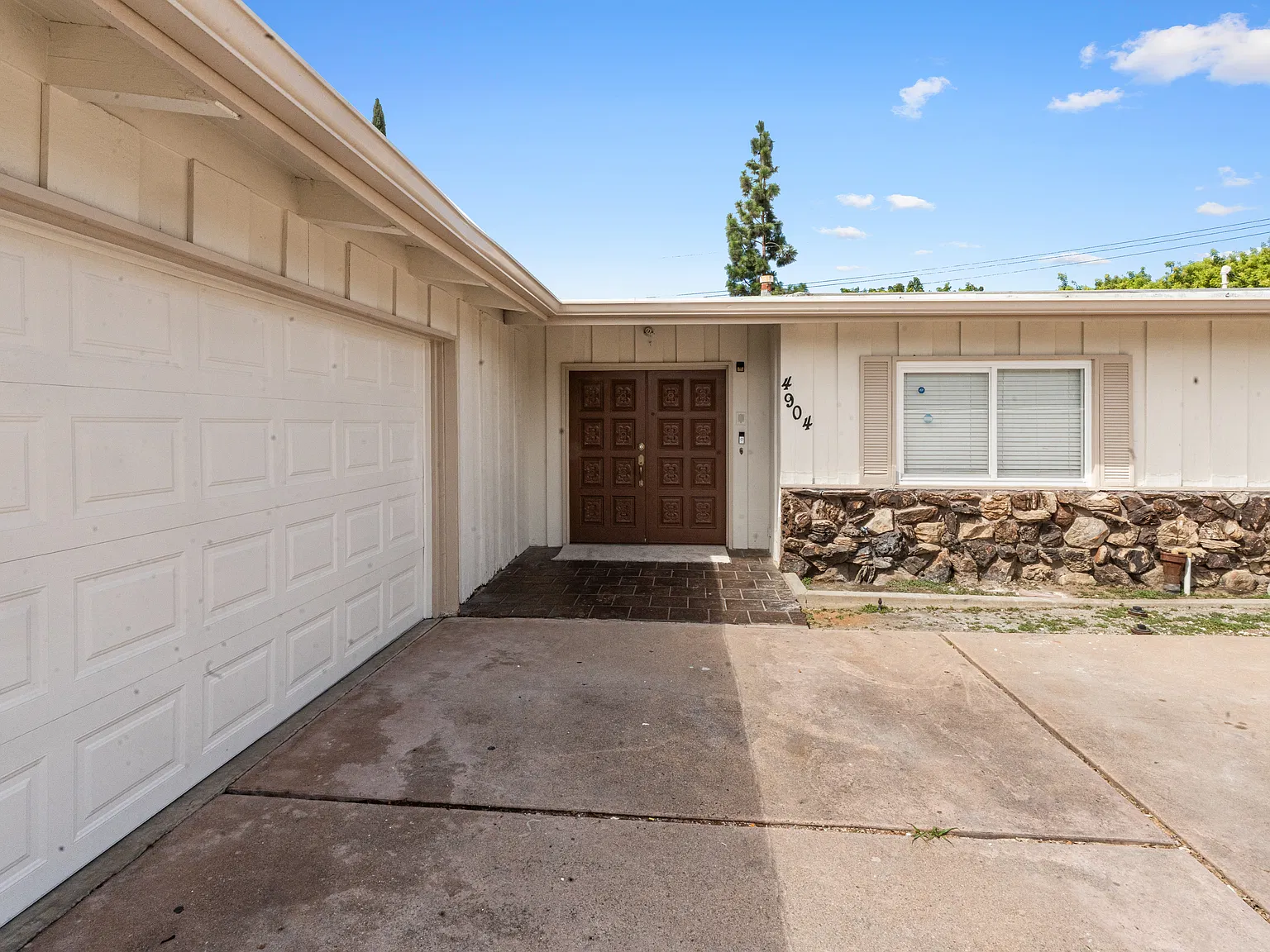 3 bed, 2319 sqft, $4,900 — Photo 3